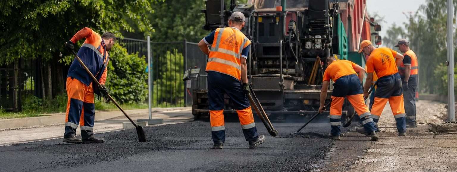 асфальтирование уникальные фото для сайта от компания ООО 'АС-СТРОЙ '' работчи одето спецодеждой асфальтирование уникальные фото для сайта от компания ООО 'АС-СТРОЙ '' работчи одето спецодеждой фото